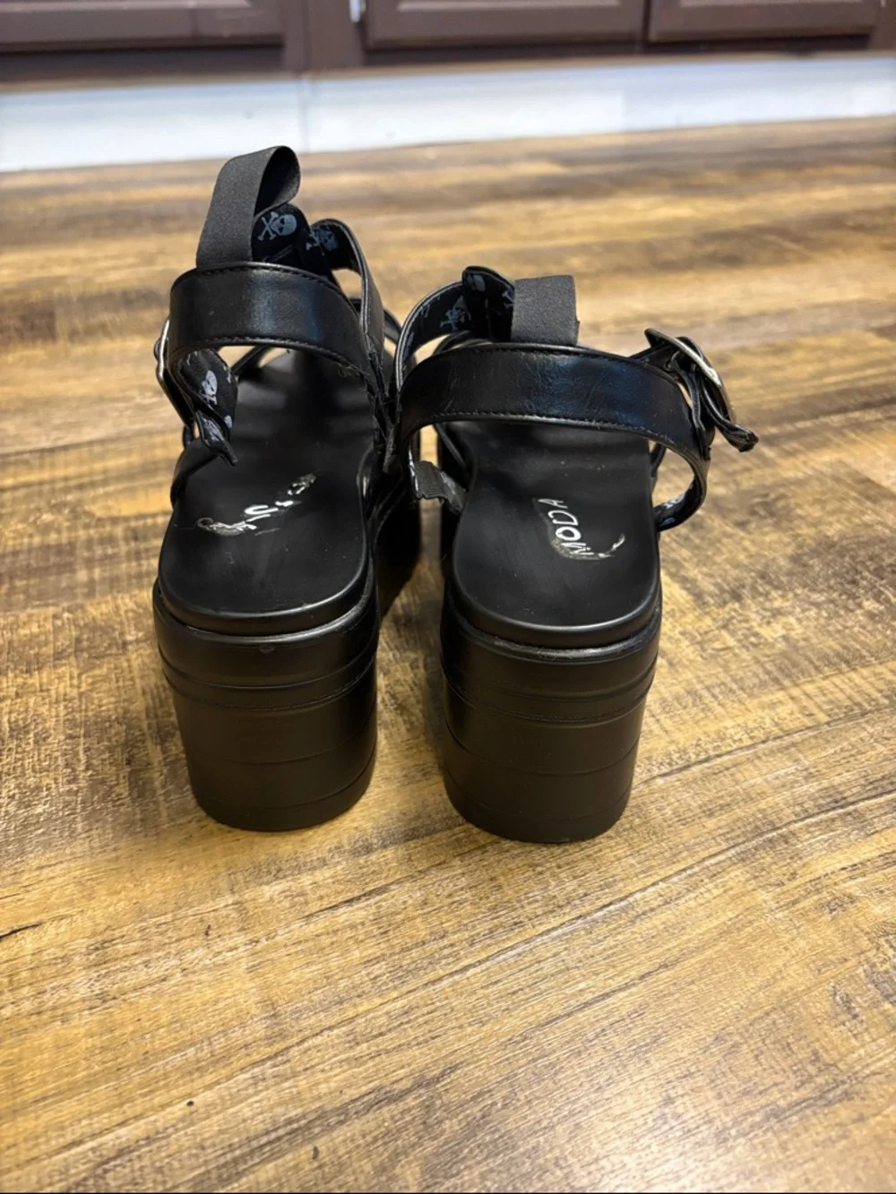 LAMODA Platform Sandals